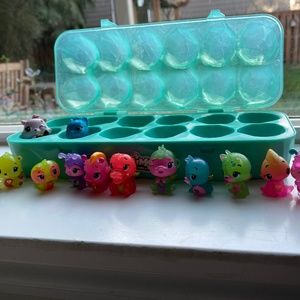 Hatchimal set with egg carton case